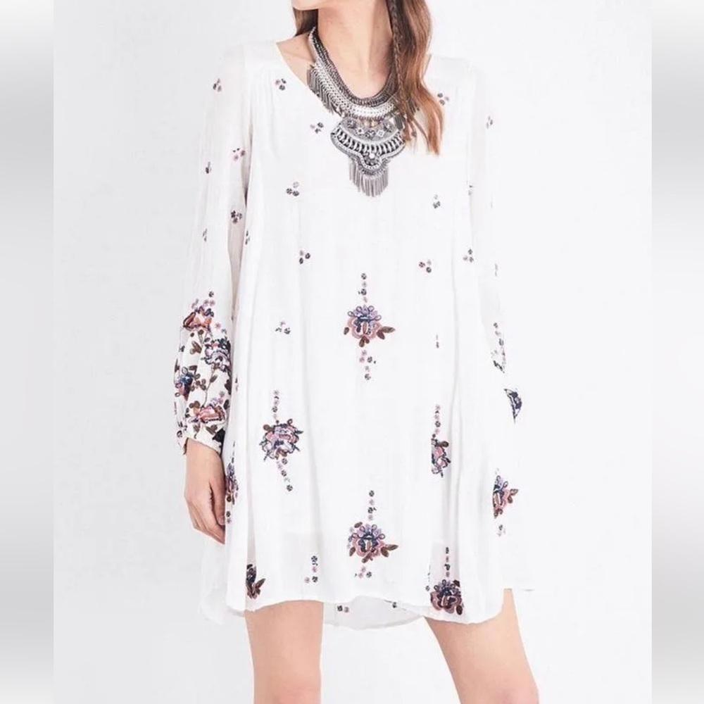 MEDIUM  Free People Oxford Embroidered Mini Dress 
Women Beige /Multi Gently